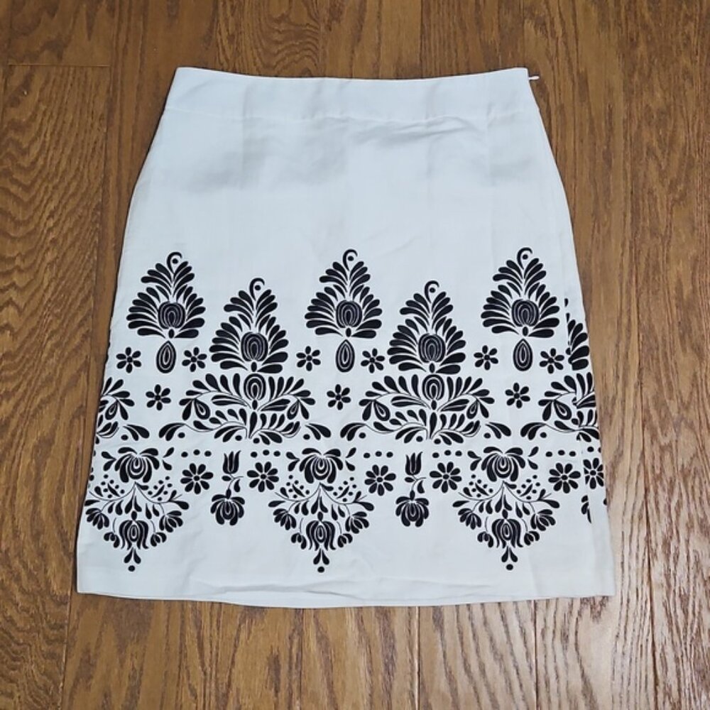Ann Taylor Linen Blend White & Black Embroidered Mid Length Skirt 12